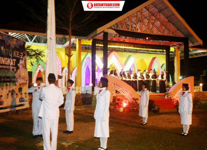 Pengibaran Bendera LPTQ oleh Paskibraka